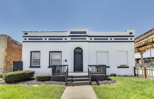 322 N Lamon Avenue photos photos