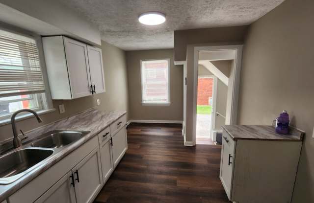 3 Bed 1 Bath Colonial Rental Gallery 4