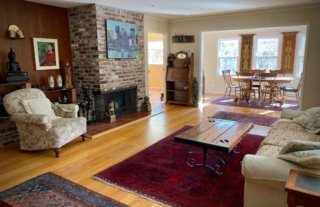 127 E Creek DR Gallery 3