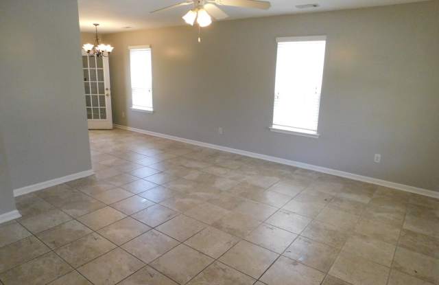 great 3 bed 2.5 bath master down Gallery 3