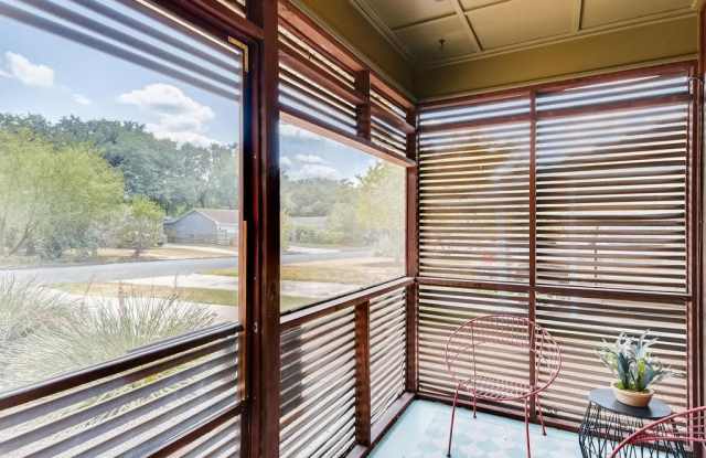 Charming 1950s Mid-Century 3 Bedroom/2 Bathroom House for Lease Gallery 2