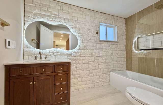 4775 North River Road Gallery 1