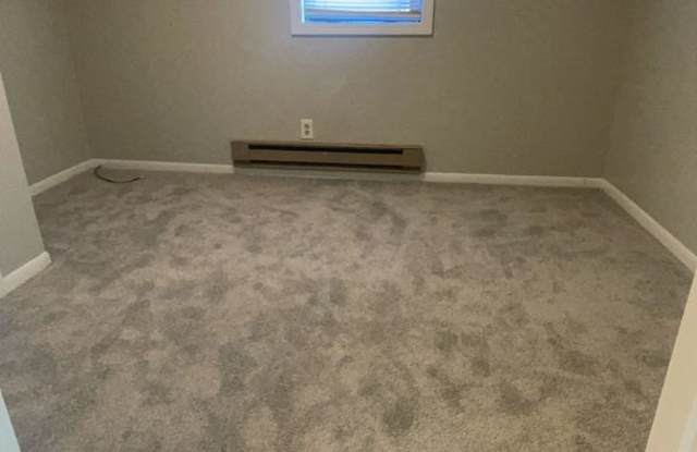 111 1/2 S Dicks St - Your Ball State Home Awaits! Cozy 2-Bedroom Duplex Near Campus Gallery 4
