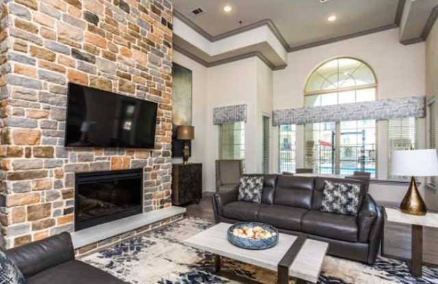 1562 Marbach Oaks Gallery 4