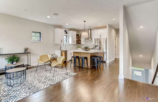 Luxurious 3 bed 3 bath townhome in Glen Ellyn - 407 Duane Street, Glen Ellyn, IL 60137