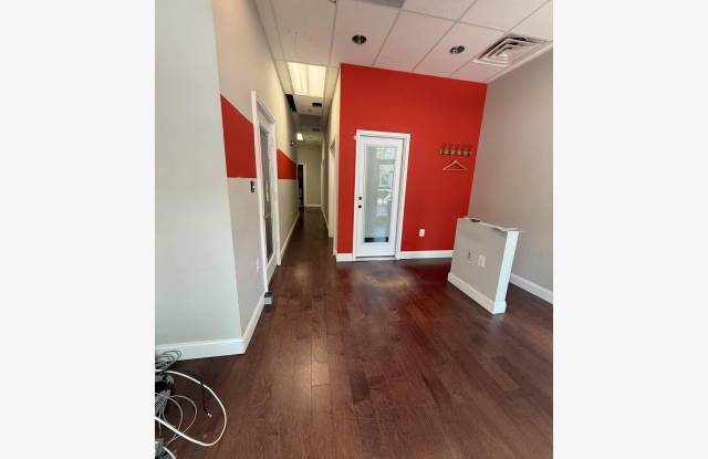 523 8TH Street SE Gallery 3