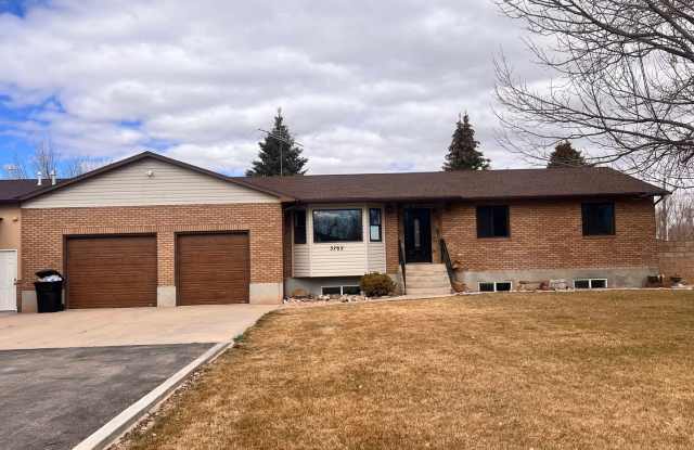 Beautiful 4 Bedroom, 3 Bathroom Home With Basement in Cedar City photos photos