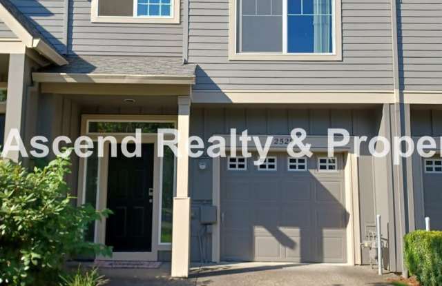 Lower Pirce! 3 Bed Townhome 1 Car Garage Backs to Greenspace Close to Parks, Intel, Nike, Columbia Sportswear - 2529 Northwest Rogue Valley Terrace, Oak Hills, OR 97006