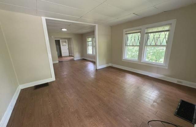 Charming 3-Bedroom Akron Home with a Covered Porch and Private Yard Gallery 3