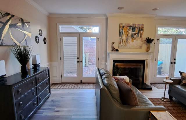 Gorgeous Furnished Three Bedroom Condo- Shorter/Long Term Leases Acceptable! photos photos