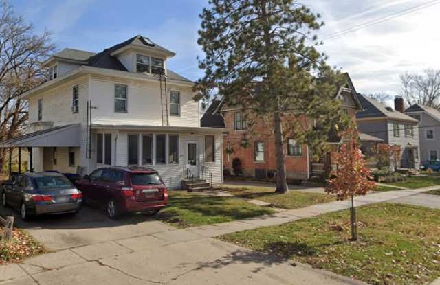 Available August 1st, 8 bedroom, 2 bathroom, Off Street Parking Included! Gallery 1