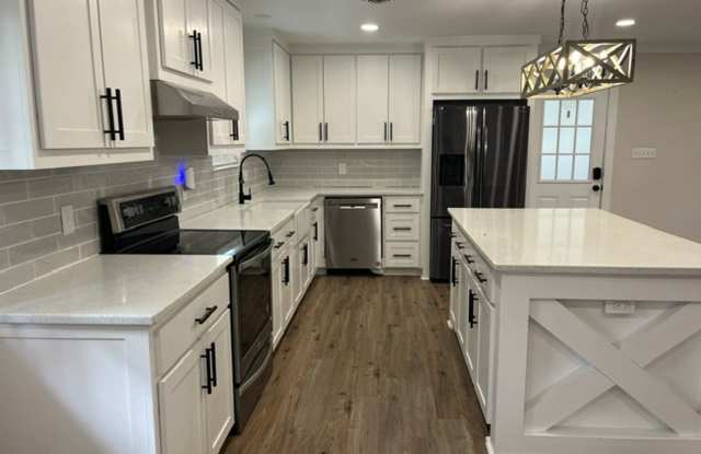 375 Sherwood Forest Blvd photos photos