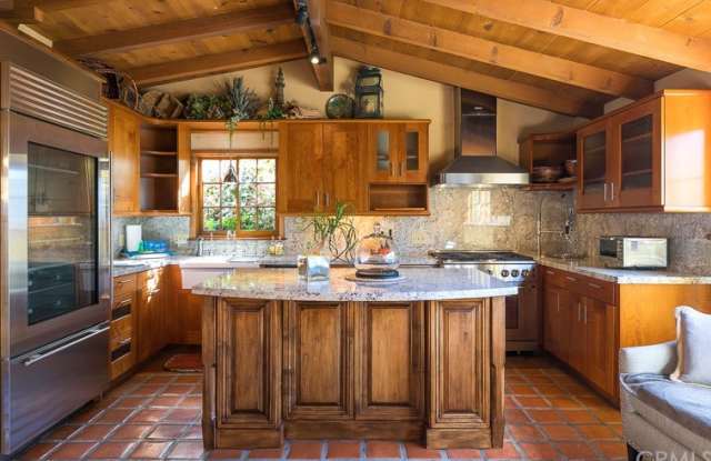 208 Via Koron - 208 Via Koron, Newport Beach, CA 92663