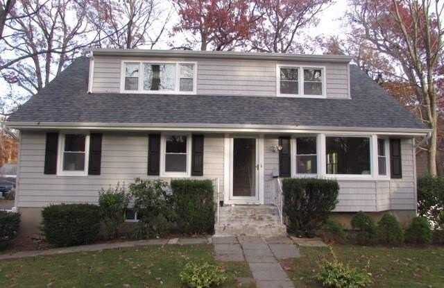 52 Engelke Avenue - 52 Engelke Avenue, South Huntington, NY 11746