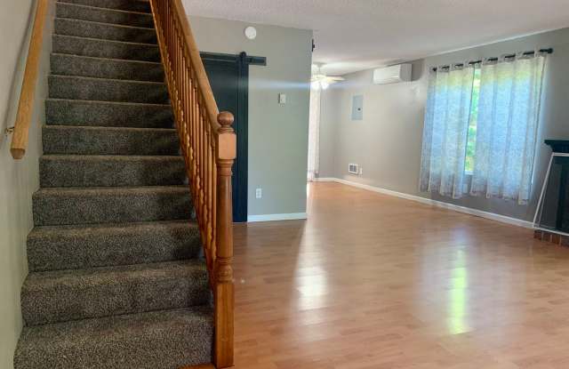Three-Bedroom Condo with W/D Hookups- South Salem Gallery 4