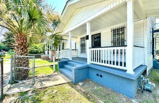 2 Bedroom, 1.5 Bath House in East Central Neighborhood on the Charleston Peninsula! photos photos