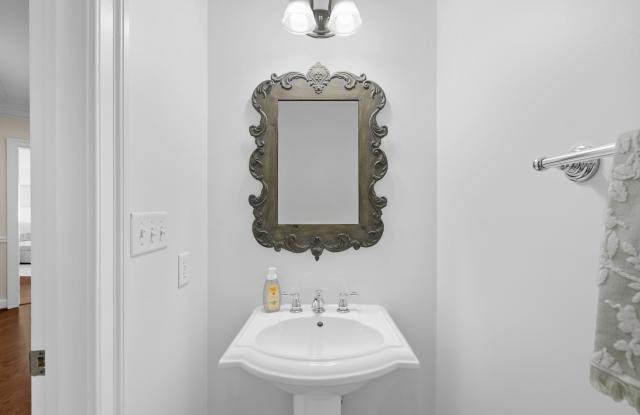 5241 Monument Avenue Gallery 3