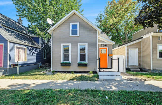 706 Alpine NW photos photos