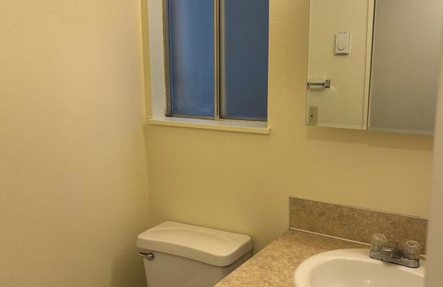 (749) Jackson Square - 2 Bedroom / 1.5 Bathroom – Albany Gallery 4