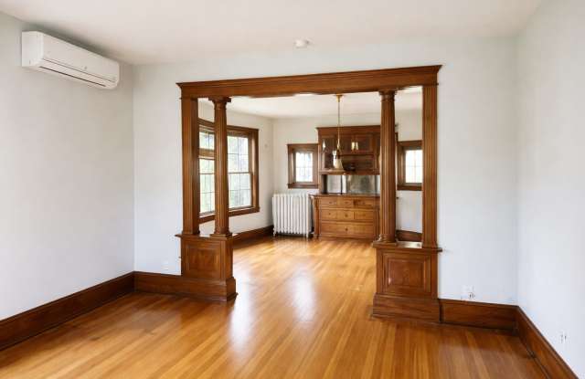 Beautiful 6-7 bedroom SFH- Fenced Yard- Garage- Hamline Midway quiet neighborhood for June 1 move in! Gallery 3
