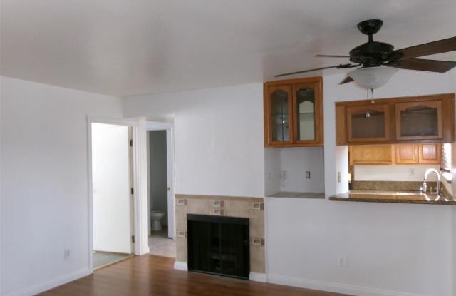 Charming 3-bedroom, 2 1/2-bath townhouse in Paramount - POOL!!! Gallery 3