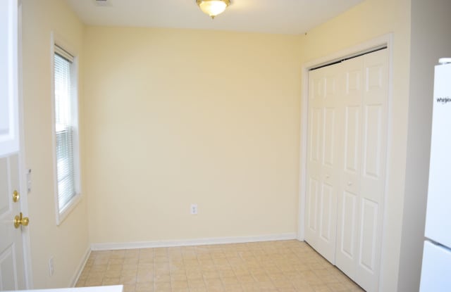 2 Bedroom 1.5 Townhouse w/ Included Utilities Gallery 3