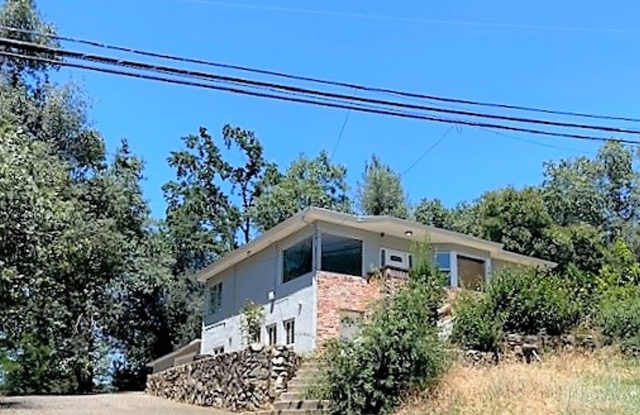 Spacious Home in Shasta Lake City!! - 4913 Front Street, Shasta Lake, CA 96019