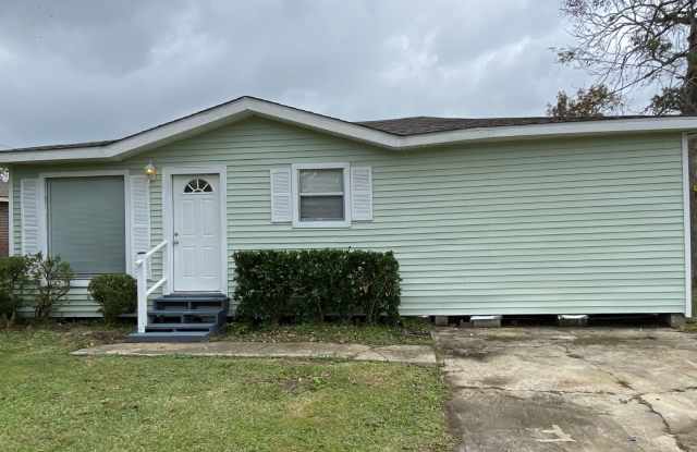 406 Courthouse Ln - 406 Courthouse Lane, Hahnville, LA 70057