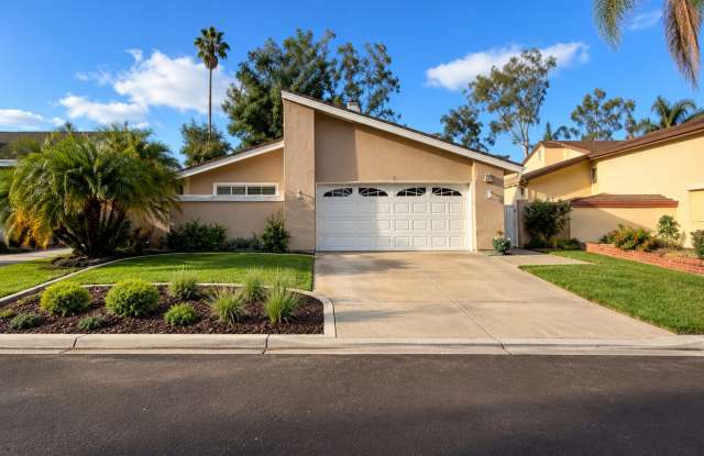 Spectacular Lake-View Family Home in Park-Like Setting Gallery 1