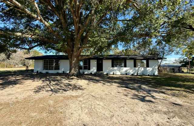 Spacious 3-Bedroom, 2-Bath Home with Bonus Room  Modern Touches - 13219 Big Oak Bay Road, Smith County, TX 75707