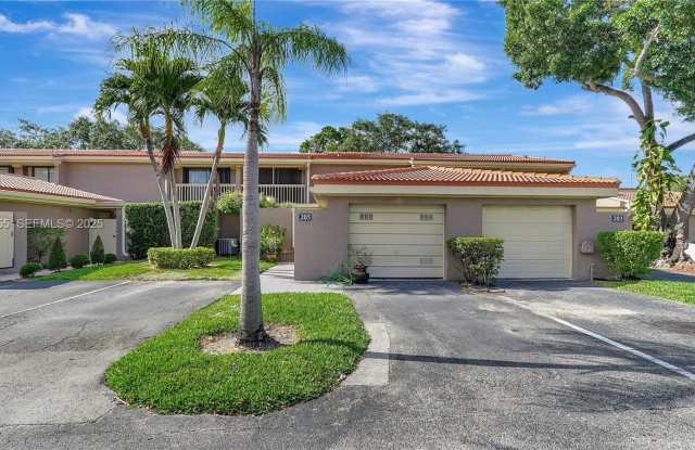 205 Dunwoody Ln photos photos