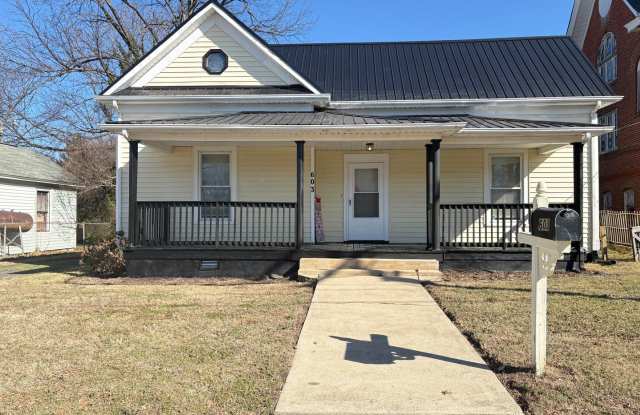 3 Bedroom, 1 Bathroom House in Reidsville! photos photos