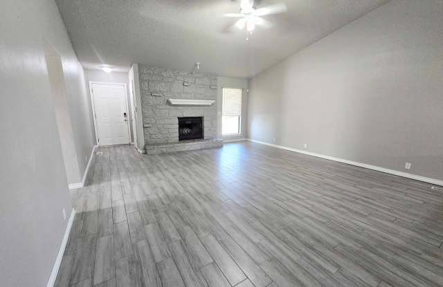 Comfortable Living in a Prime Moore Location Gallery 4
