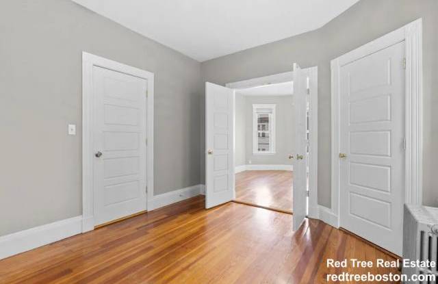 35 Harbor View St. Gallery 4