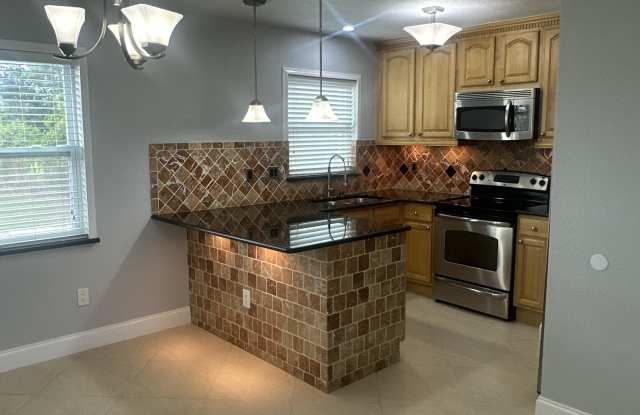 7210 North Manhattan Avenue photos photos