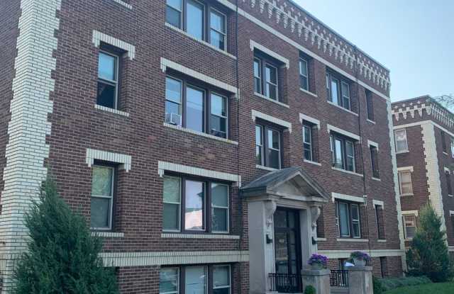Renovated 2 Bedroom near Greenway, Avail. 12/1 Gallery 3