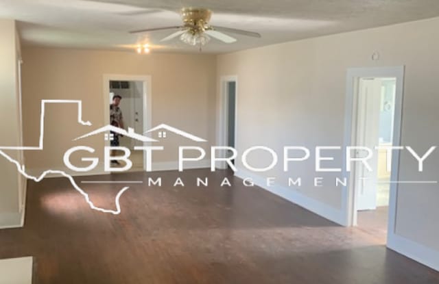 218 E Hoffman - 218 East Hoffman Avenue, Kingsville, TX 78363