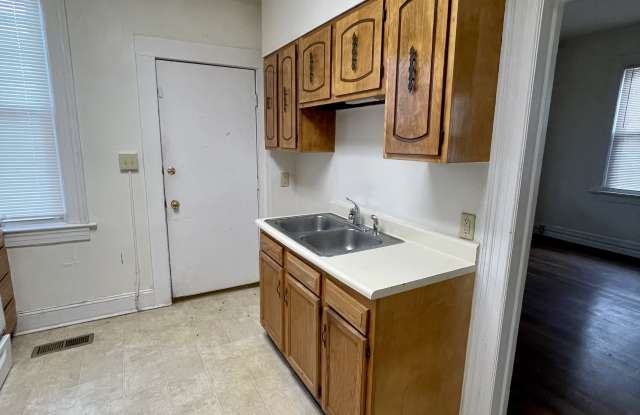 325 Camden Avenue Gallery 4