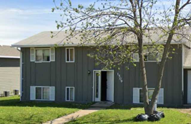 1509 E Bennett St photos photos