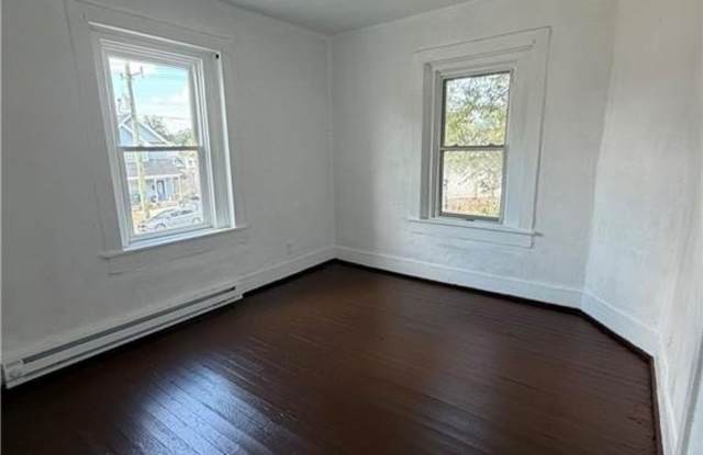 424 S Saratoga Street Gallery 4