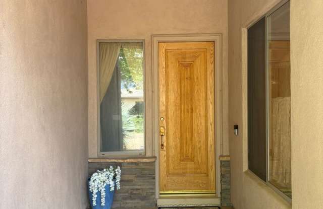 Unfurnished, 1-year long-term rental Gallery 3