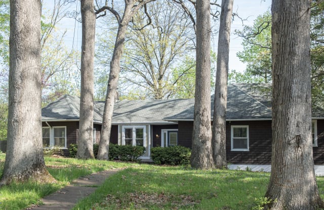 307 South Forest Avenue - 307 South Forest Avenue, Webster Groves, MO 63119