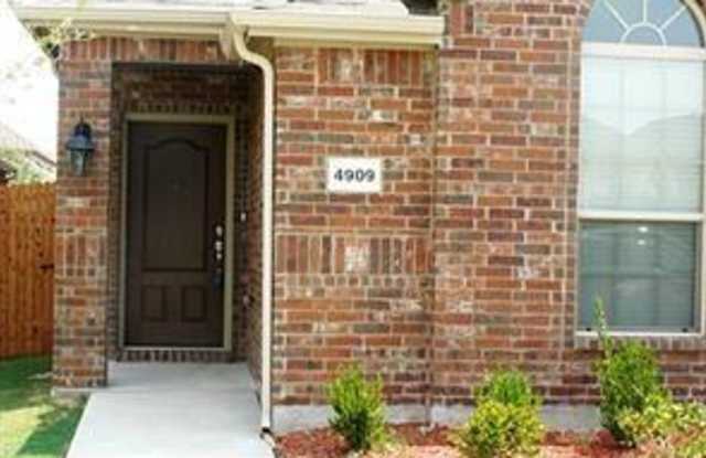 4909 Six Gun Lane Gallery 2