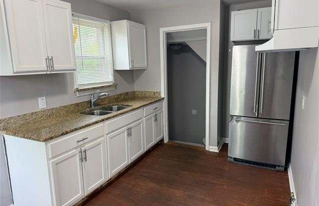 14903 Woodmont Avenue Gallery 3