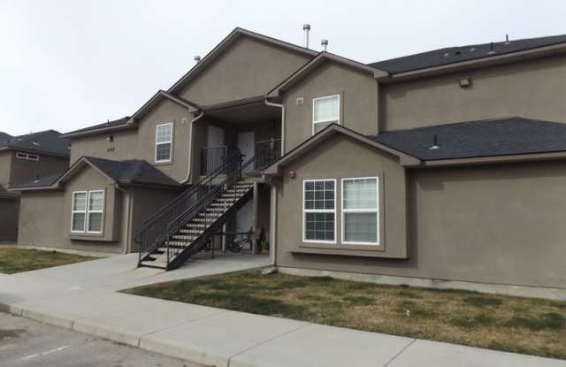 1053 W. Pine Ave photos photos