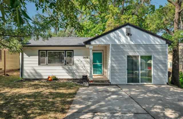 Charming 4BR House in Topeka photos photos