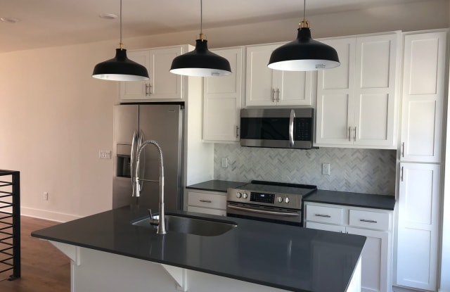 425 SW B Street - 425 SW B St, Bentonville, AR 72712