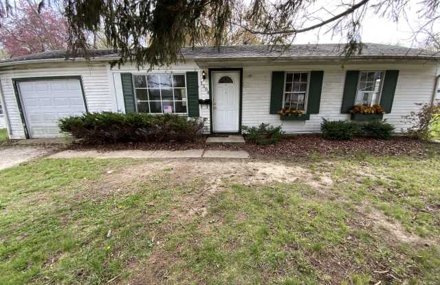 1504 Edgewood Dr photos photos