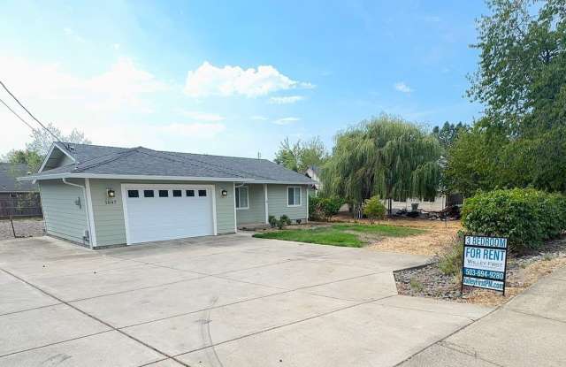 Single Level 3 bed 2 bed Home in Dallas, OR - W/ Air conditioning photos photos
