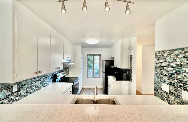 Stunning 3B/2BA Condo w/ private balcony and reserved parking in Clairemont! - 4176 Mount Alifan Drive, San Diego, CA 92111